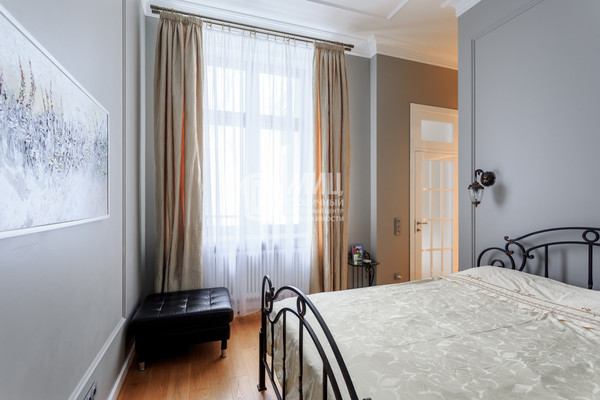 Продам многокомнатную квартиру, 1-й Басманный пер, 12, Москва г