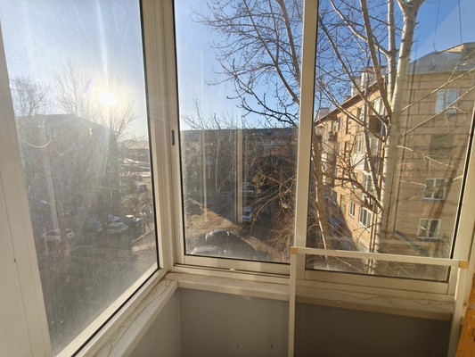 Продам комнату в 5-комн. квартире, 52 Квартал ул, 10, Красноярск г