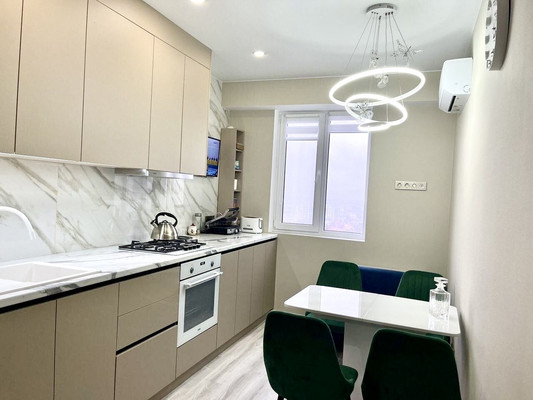 Продам двухкомнатную (2-комн.) квартиру, 51-й Армии ул, 124, Симферополь г