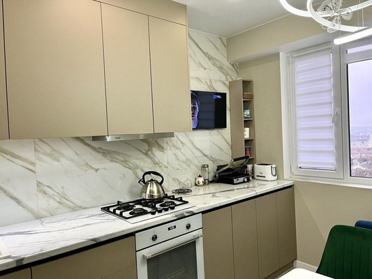 Продам двухкомнатную (2-комн.) квартиру, 51-й Армии ул, 124, Симферополь г