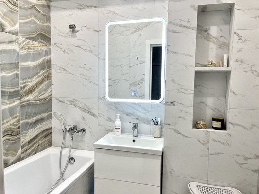 Продам двухкомнатную (2-комн.) квартиру, 51-й Армии ул, 124, Симферополь г