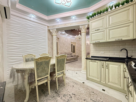 Продам трехкомнатную (3-комн.) квартиру, Оранжерейная ул, 7, Нальчик г