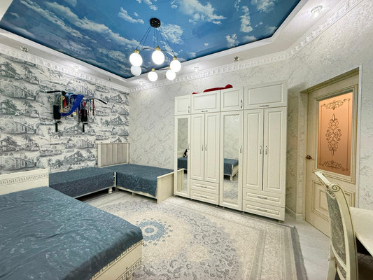 Продам трехкомнатную (3-комн.) квартиру, Оранжерейная ул, 7, Нальчик г