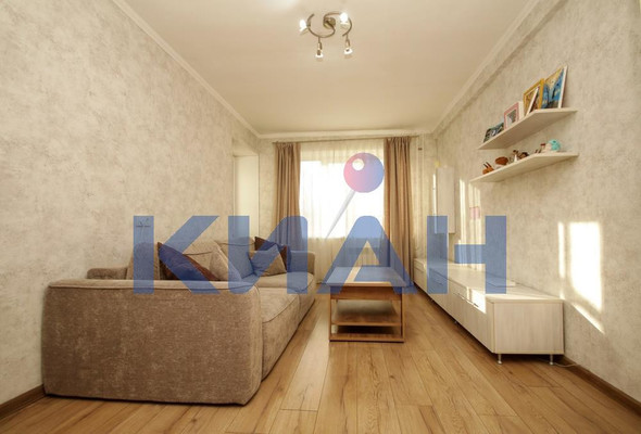 Продам трехкомнатную (3-комн.) квартиру, Металлургов пр-кт, 2А, Красноярск г