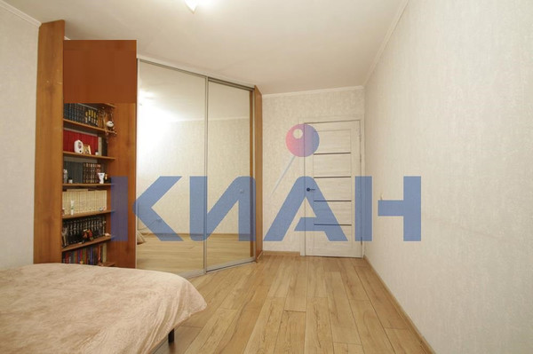 Продам трехкомнатную (3-комн.) квартиру, Металлургов пр-кт, 2А, Красноярск г