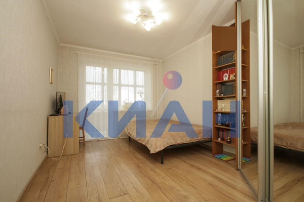 Продам трехкомнатную (3-комн.) квартиру, Металлургов пр-кт, 2А, Красноярск г