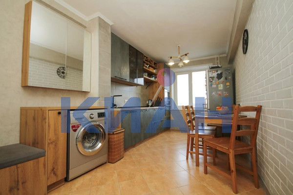 Продам трехкомнатную (3-комн.) квартиру, Металлургов пр-кт, 2А, Красноярск г