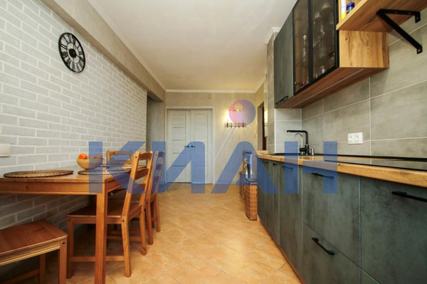 Продам трехкомнатную (3-комн.) квартиру, Металлургов пр-кт, 2А, Красноярск г