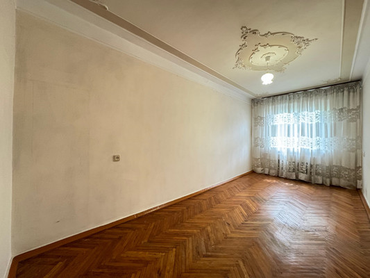 Продам двухкомнатную (2-комн.) квартиру, Осипенко ул, 24, Нальчик г