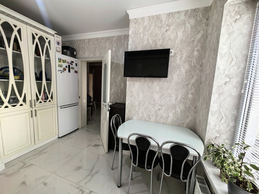 Продам двухкомнатную (2-комн.) квартиру, Шарданова ул, 48кБ, Нальчик г