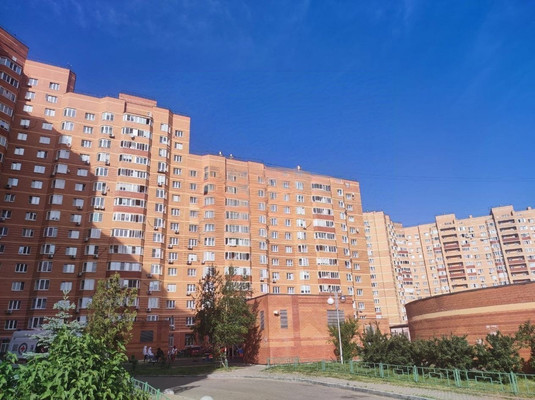 Продам двухкомнатную (2-комн.) квартиру, Южная ул, 8, Клин г