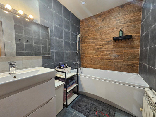 Продам двухкомнатную (2-комн.) квартиру, Дзержинского пр-кт, 219А, Новороссийск г