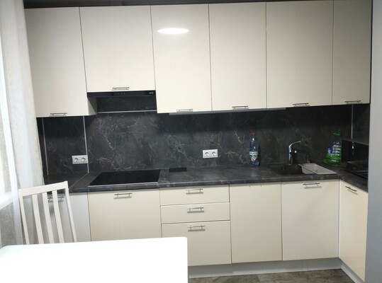 Продам двухкомнатную (2-комн.) квартиру, Цюрупы ул, 8, Москва г