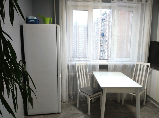 Продам двухкомнатную (2-комн.) квартиру, Цюрупы ул, 8, Москва г