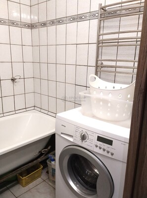 Продам двухкомнатную (2-комн.) квартиру, Цюрупы ул, 8, Москва г