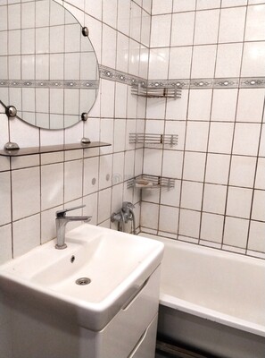 Продам двухкомнатную (2-комн.) квартиру, Цюрупы ул, 8, Москва г