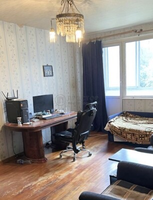 Продам трехкомнатную (3-комн.) квартиру, Снежная ул, 19, Москва г