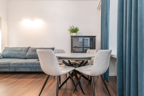 Продам трехкомнатную (3-комн.) квартиру, Дмитровка Б. ул, 7/5, Москва г