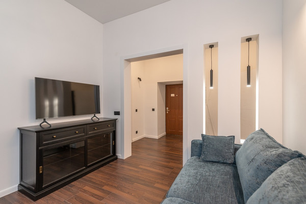 Продам трехкомнатную (3-комн.) квартиру, Дмитровка Б. ул, 7/5, Москва г