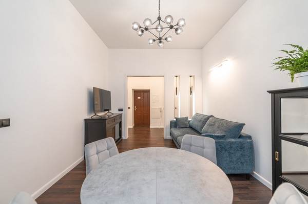 Продам трехкомнатную (3-комн.) квартиру, Дмитровка Б. ул, 7/5, Москва г