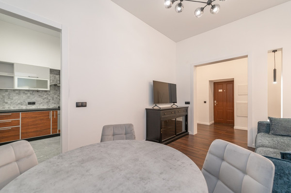 Продам трехкомнатную (3-комн.) квартиру, Дмитровка Б. ул, 7/5, Москва г