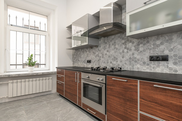 Продам трехкомнатную (3-комн.) квартиру, Дмитровка Б. ул, 7/5, Москва г