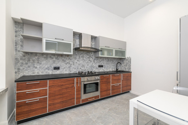 Продам трехкомнатную (3-комн.) квартиру, Дмитровка Б. ул, 7/5, Москва г