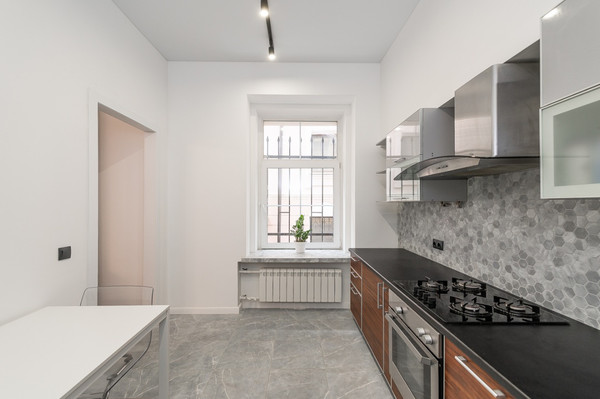 Продам трехкомнатную (3-комн.) квартиру, Дмитровка Б. ул, 7/5, Москва г