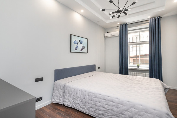 Продам трехкомнатную (3-комн.) квартиру, Дмитровка Б. ул, 7/5, Москва г