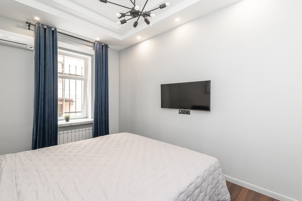 Продам трехкомнатную (3-комн.) квартиру, Дмитровка Б. ул, 7/5, Москва г