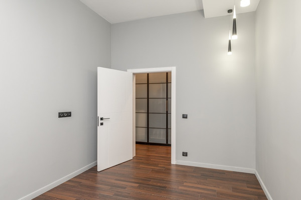 Продам трехкомнатную (3-комн.) квартиру, Дмитровка Б. ул, 7/5, Москва г