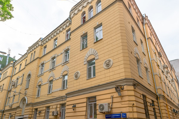 Продам трехкомнатную (3-комн.) квартиру, Дмитровка Б. ул, 7/5, Москва г