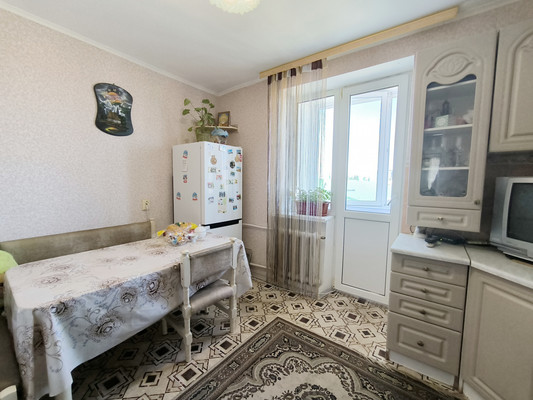 Продам двухкомнатную (2-комн.) квартиру, Гагарина ул, 14, Нижнегорский пгт