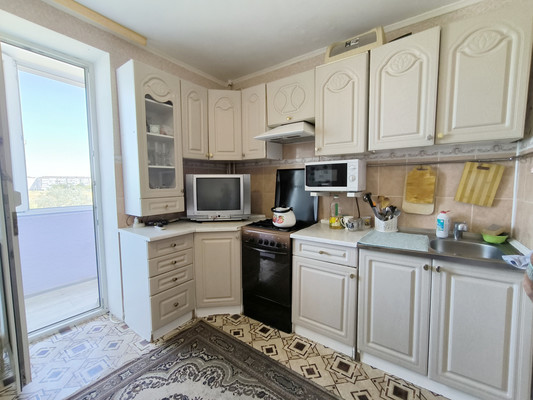 Продам двухкомнатную (2-комн.) квартиру, Гагарина ул, 14, Нижнегорский пгт