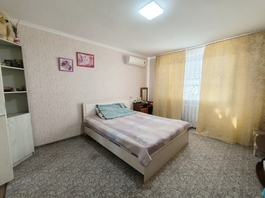 Продам двухкомнатную (2-комн.) квартиру, Гагарина ул, 14, Нижнегорский пгт