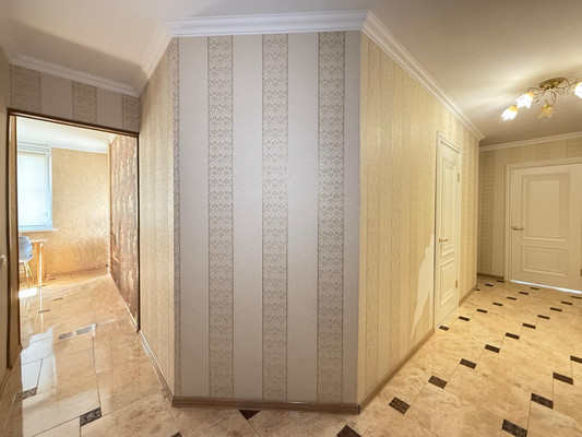 Продам трехкомнатную (3-комн.) квартиру, Атажукина ул, 103, Нальчик г