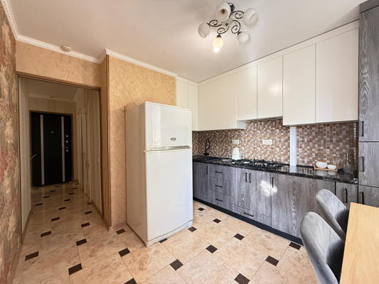 Продам трехкомнатную (3-комн.) квартиру, Атажукина ул, 103, Нальчик г