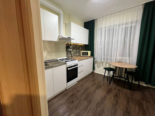 Продам трехкомнатную (3-комн.) квартиру, Аксакова ул, 82, Калининград г