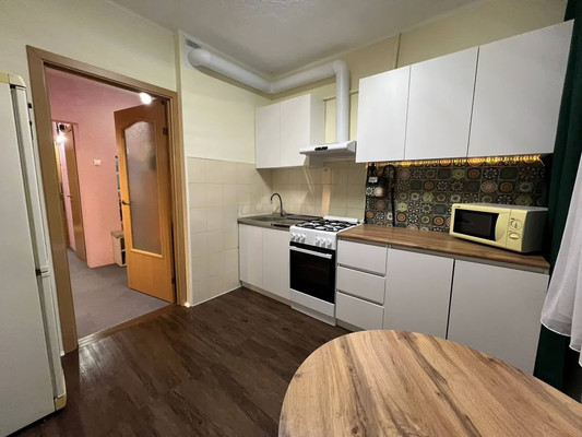 Продам трехкомнатную (3-комн.) квартиру, Аксакова ул, 82, Калининград г