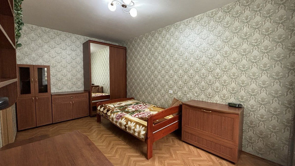 Продам трехкомнатную (3-комн.) квартиру, Аксакова ул, 82, Калининград г