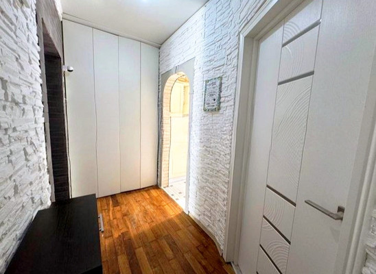 Продам однокомнатную (1-комн.) квартиру, Маршала Новикова ул, 13, Калининград г