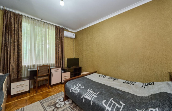 Продам двухкомнатную (2-комн.) квартиру, Коммунаров ул, 237, Краснодар г