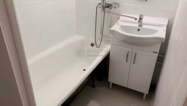 Продам однокомнатную (1-комн.) квартиру, Чертановская ул, 33к2, Москва г