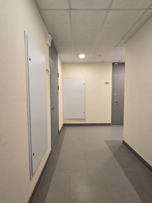 Продам трехкомнатную (3-комн.) квартиру, Новомосковская ул, 1к1, Москва г