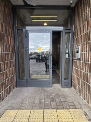 Продам трехкомнатную (3-комн.) квартиру, Новомосковская ул, 1к1, Москва г