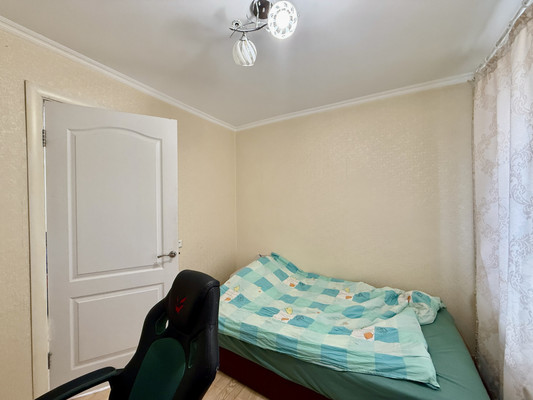 Продам трехкомнатную (3-комн.) квартиру, Валдайская ул, 6, Симферополь г