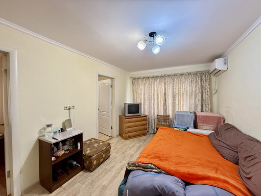 Продам трехкомнатную (3-комн.) квартиру, Валдайская ул, 6, Симферополь г