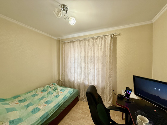 Продам трехкомнатную (3-комн.) квартиру, Валдайская ул, 6, Симферополь г