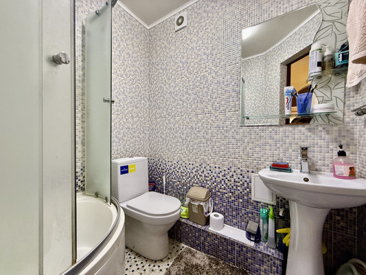 Продам трехкомнатную (3-комн.) квартиру, Валдайская ул, 6, Симферополь г