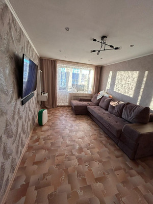 Продам трехкомнатную (3-комн.) квартиру, Совхозная ул, 3, Сокол с